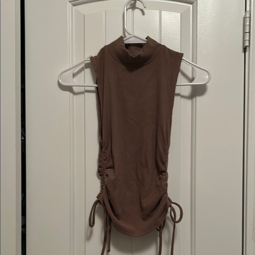 BB Dakota Brown Ruched Sleeveless shirt